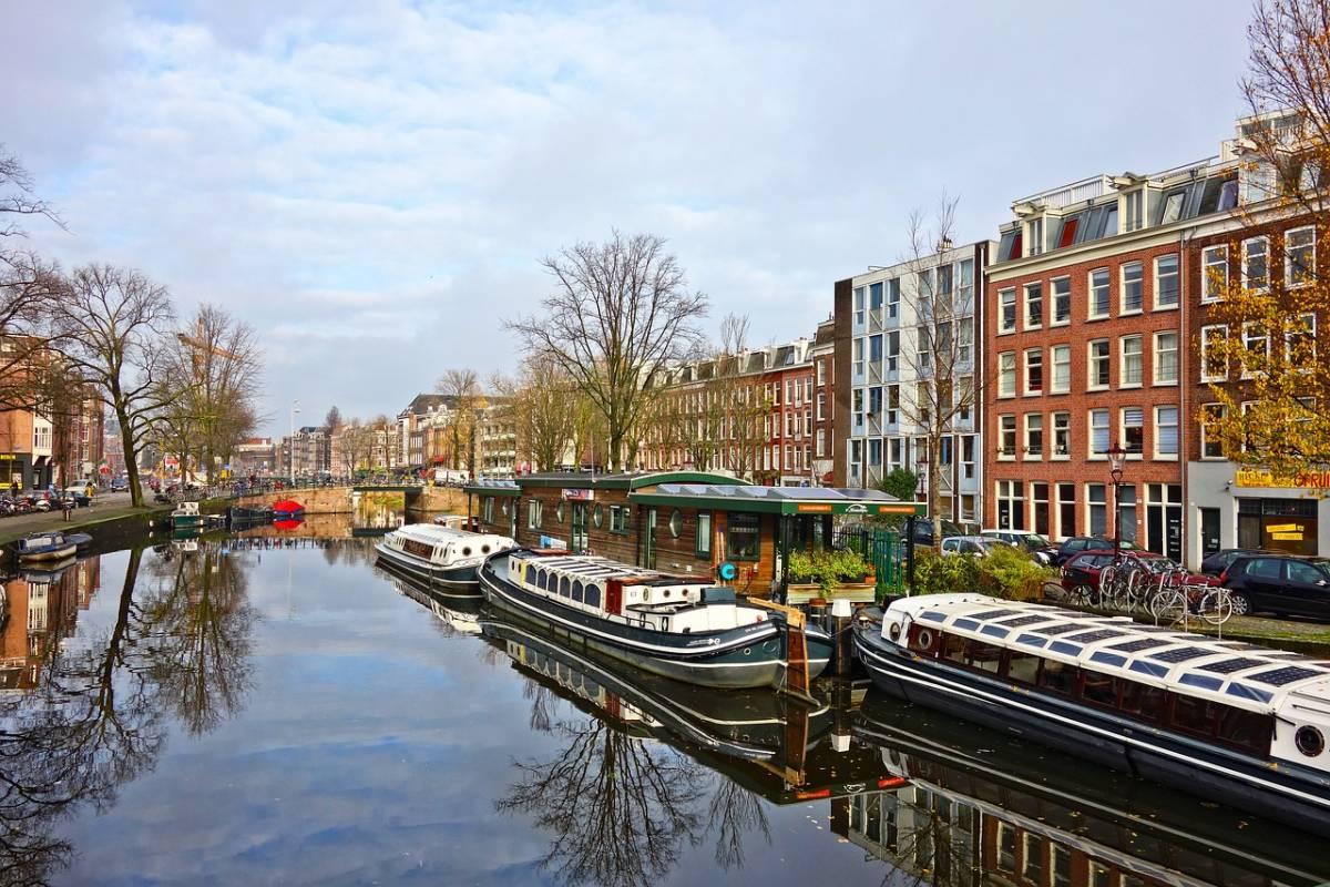 All Aboard the Friendship Amsterdam: The Best Canal Cruise in Amsterdam