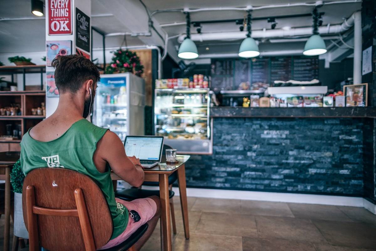 How Travel Bloggers Make Money: 12 Ways to Monetize Your Website