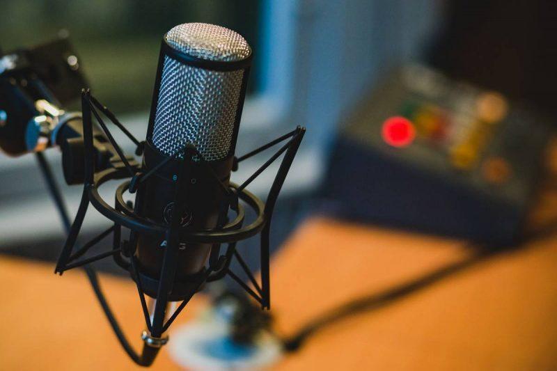 Podcast microphone How to Make Money as a Blogger