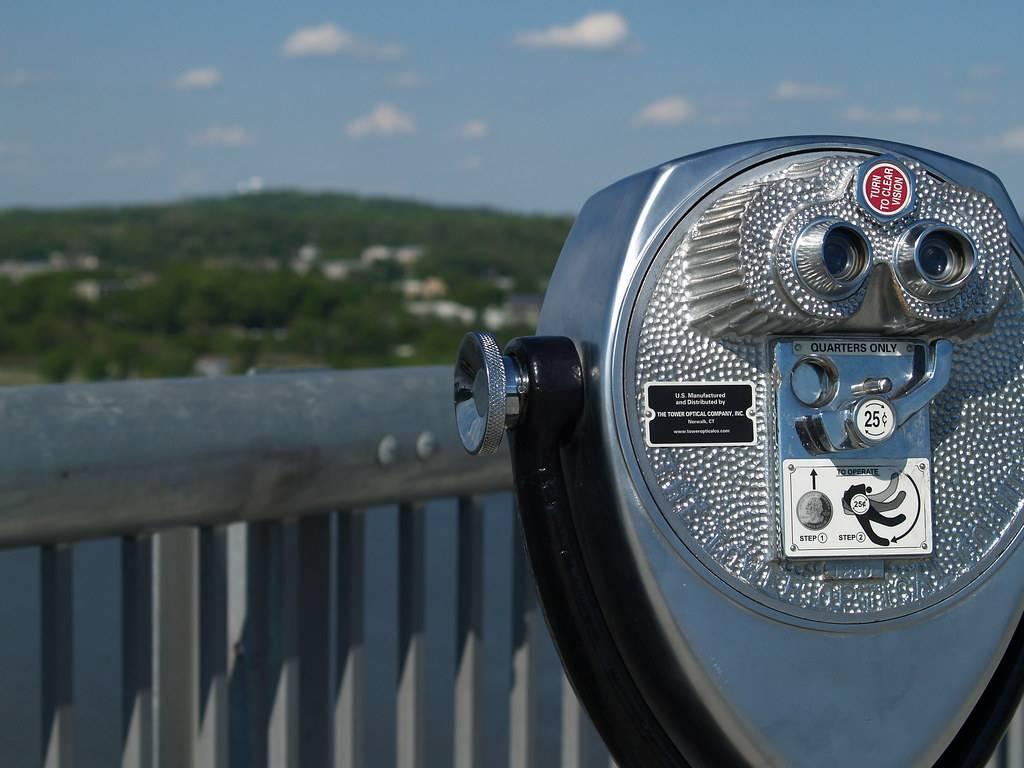 Tower viewer on the bridge