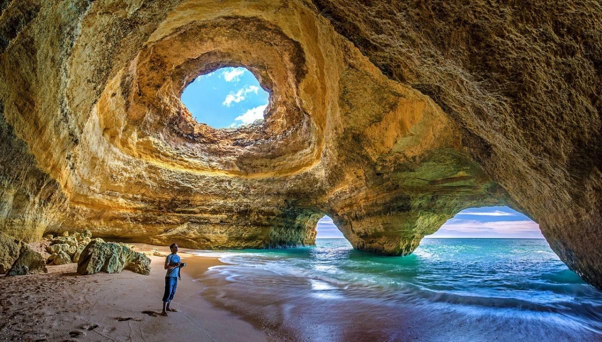 4 Ways to Visit the Benagil Sea Cave in the Algarve, Portugal