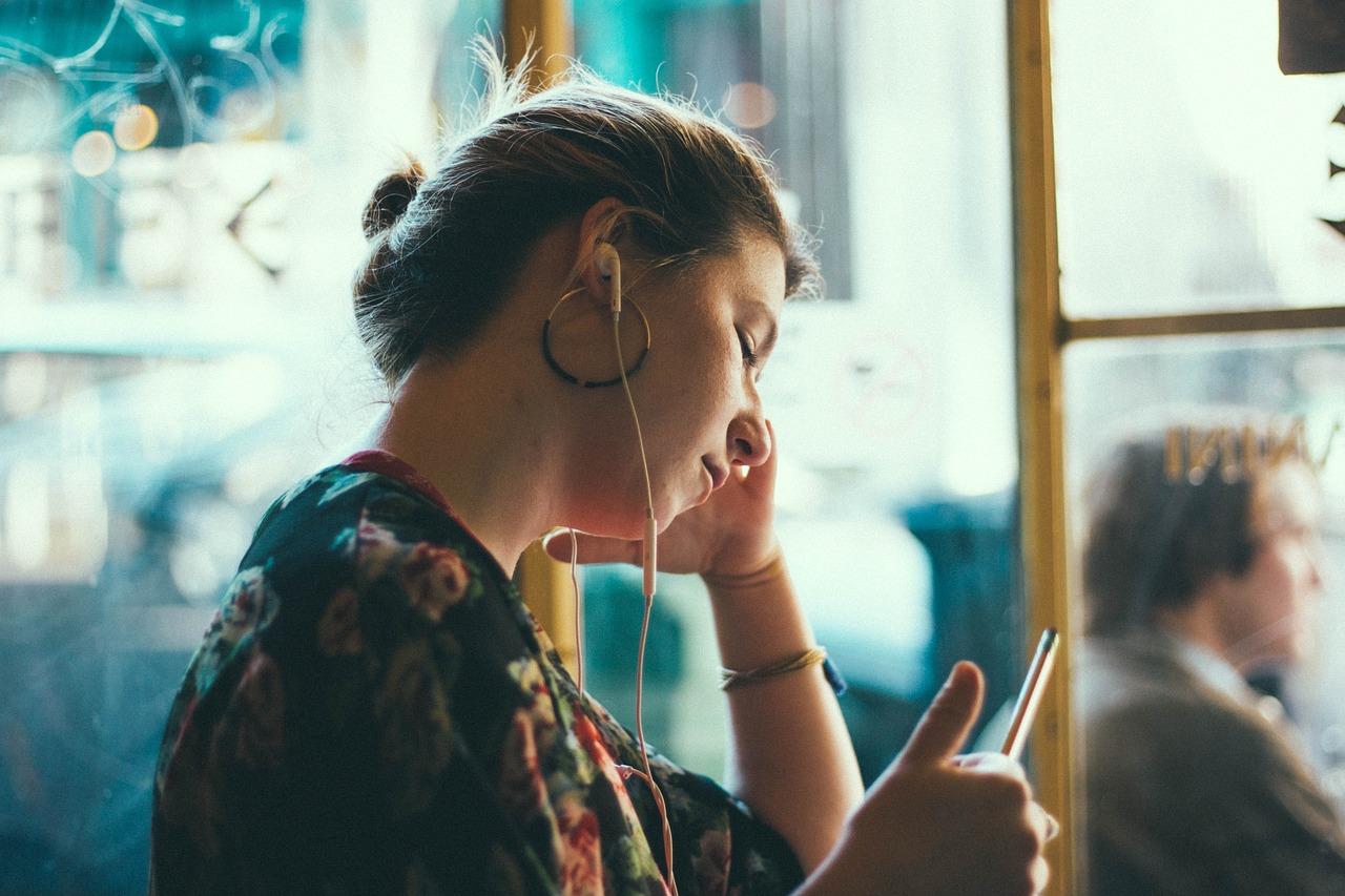 How to Contact an Airline Customer Service Representative Quickly & Bypass Long Wait Times